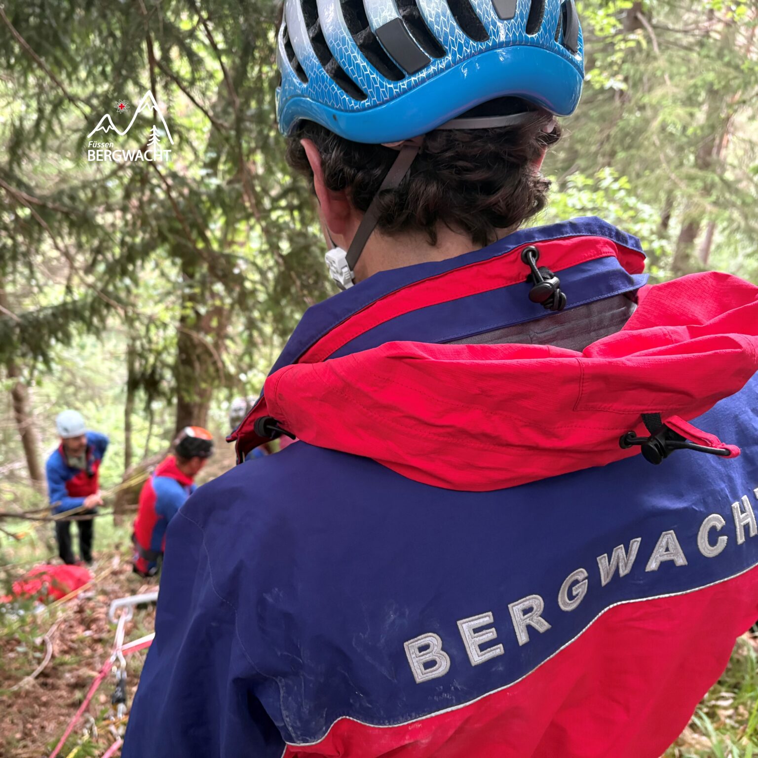 Einsatzübung: Mountainbikesturz im steilen Waldgelände